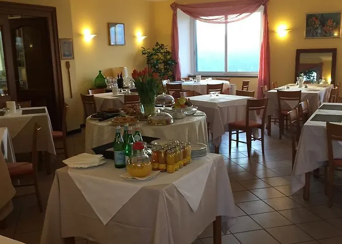 Отель Montallegro